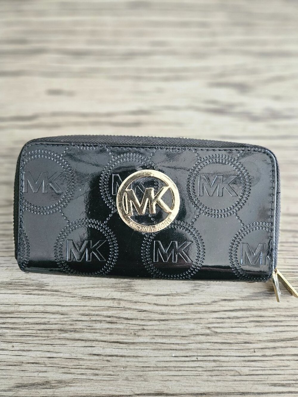 Michael Kors Patent Leather Zip Wallet Black MK Logo Gold READ - FREE S/H